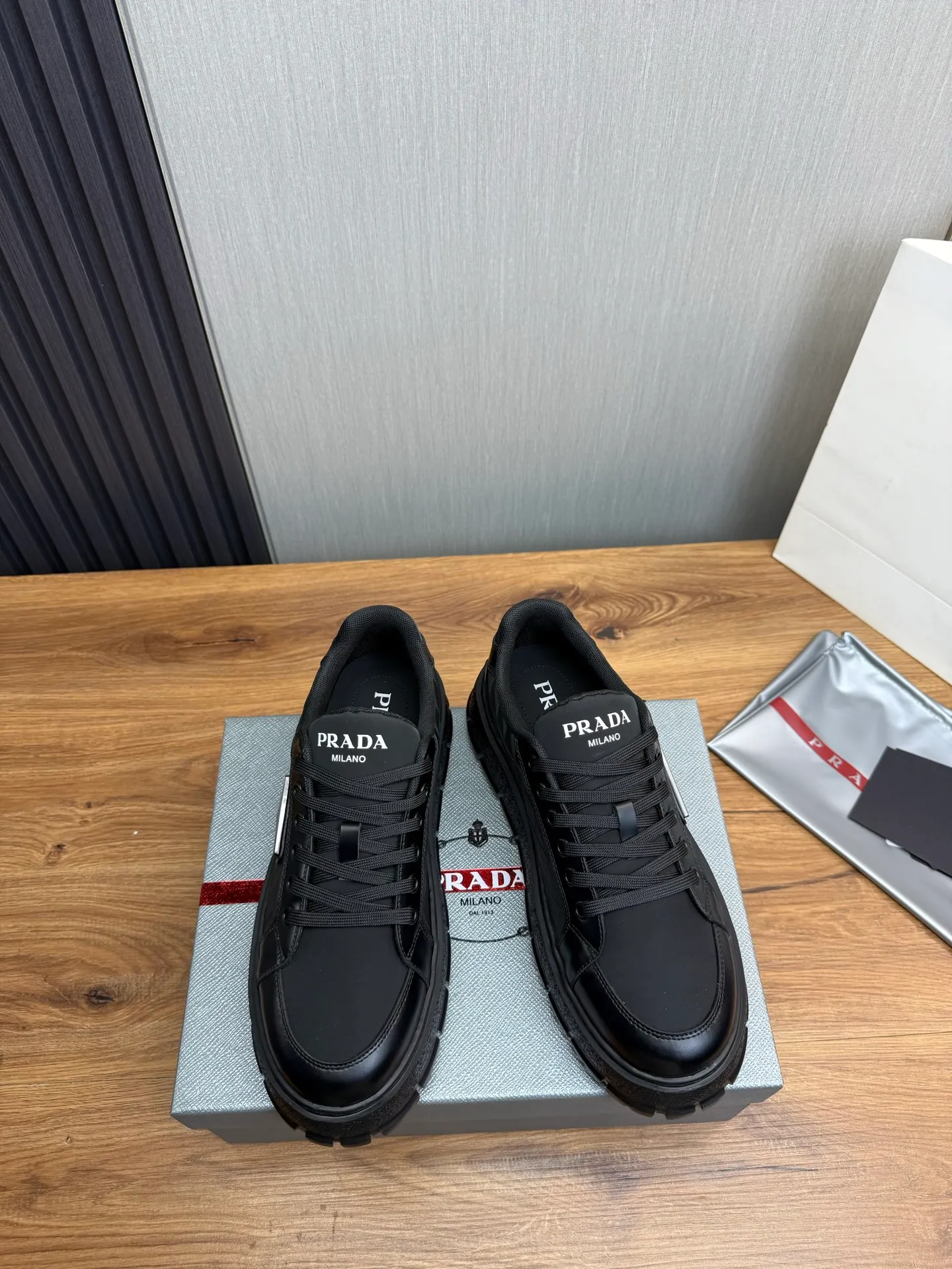 Men's shoes 💰580💰 [PRADA] Autumn and winter hot men's shoes shipped 👏Official website synchronized ⬆️Original fly-woven cowhide fabric + cowhide lining, 1⃣️:1⃣️reproduction, original sole, 38-45 (45. Customized, non-refundable)